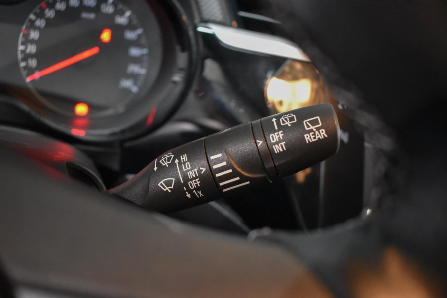 Opel Corsa 1.2 Edition, Cam 180 gr, Multimedia, Strverwarming, elekramen, Line assist BTW