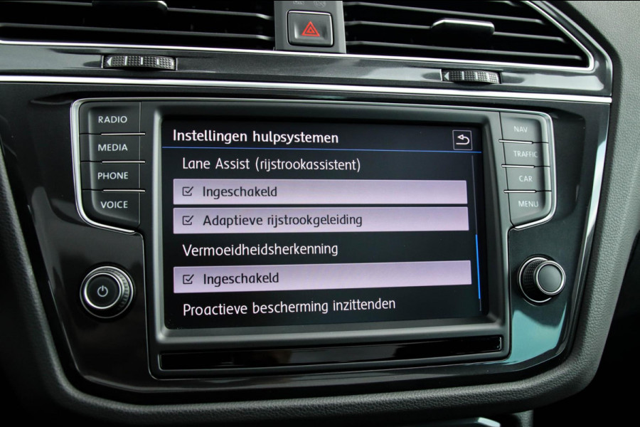 Volkswagen Tiguan 2.0TSI 4Motion Highline R-Line 180pk DSG! 1e|Panoramadak|Virtual Cockpit|LED Plus|Leder elektrisch|Camera|19inch