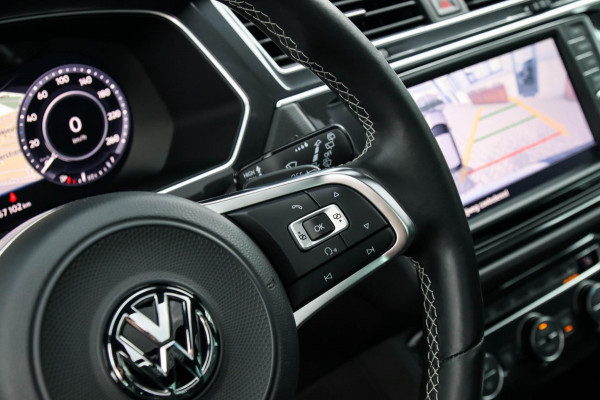 Volkswagen Tiguan 2.0TSI 4Motion Highline R-Line 180pk DSG! 1e|Panoramadak|Virtual Cockpit|LED Plus|Leder elektrisch|Camera|19inch
