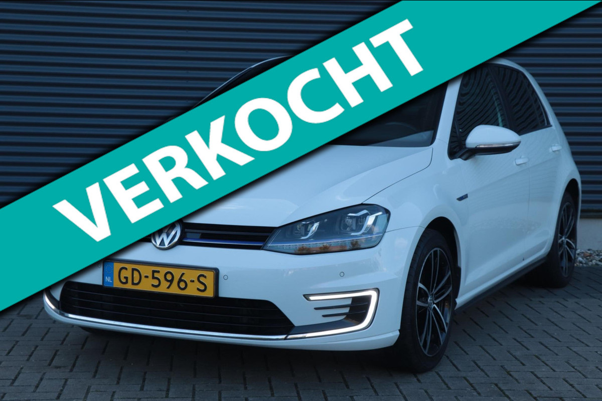 Volkswagen Golf 1.4 TSI GTE | Pano / Camera / PDC V+A / NL AUTO!