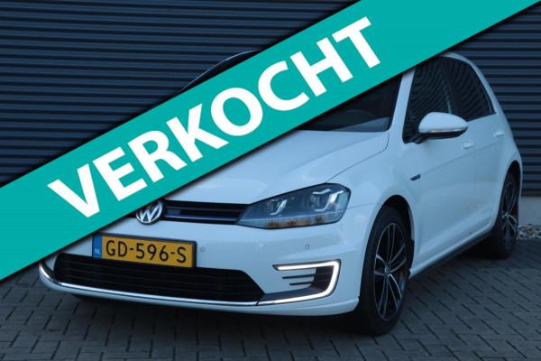 Volkswagen Golf 1.4 TSI GTE | Pano / Camera / PDC V+A / NL AUTO!