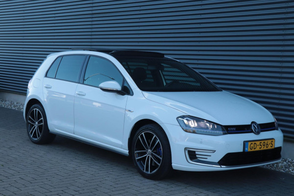 Volkswagen Golf 1.4 TSI GTE | Pano / Camera / PDC V+A / NL AUTO!