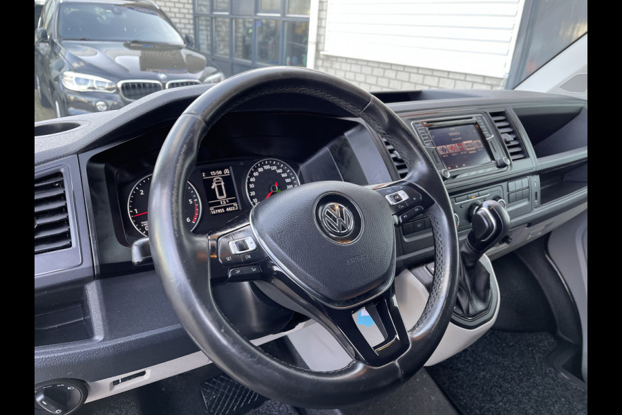 Volkswagen Transporter 2.0 TDI 150pk L1H1 DSG automaat Comfortline / rijklaar € 23.950 ex btw / lease vanaf € 486 / airco / cruise / navi / pdc achter / achterklep / lichtmetalen velgen !