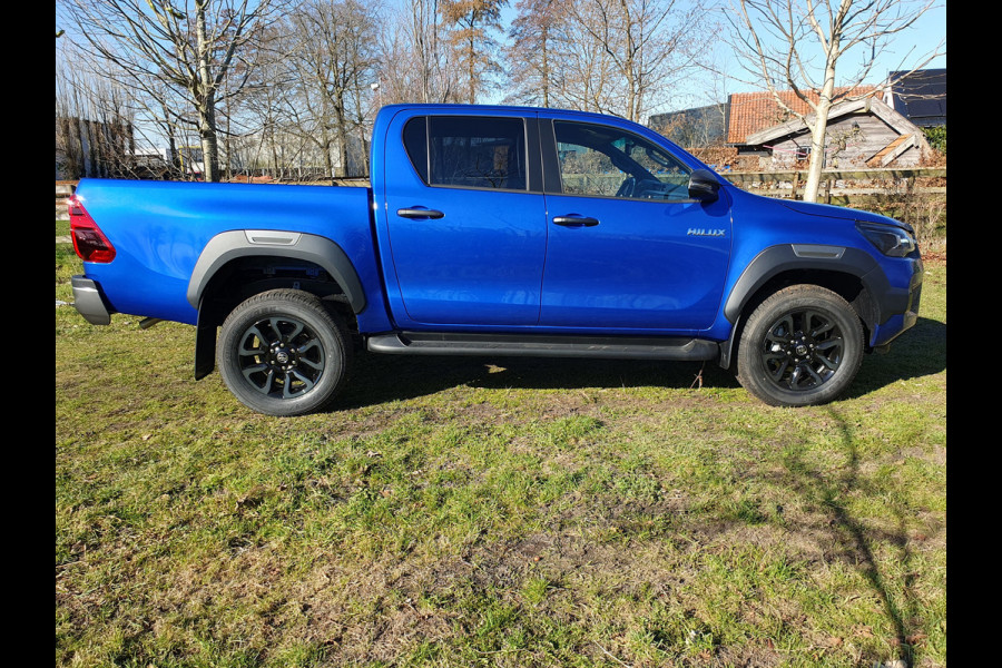 Toyota Hilux 2.8 D-4D Double Cab INVINCEBLE OP VOORRAAD