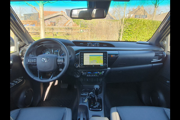 Toyota Hilux 2.8 D-4D Double Cab INVINCEBLE OP VOORRAAD