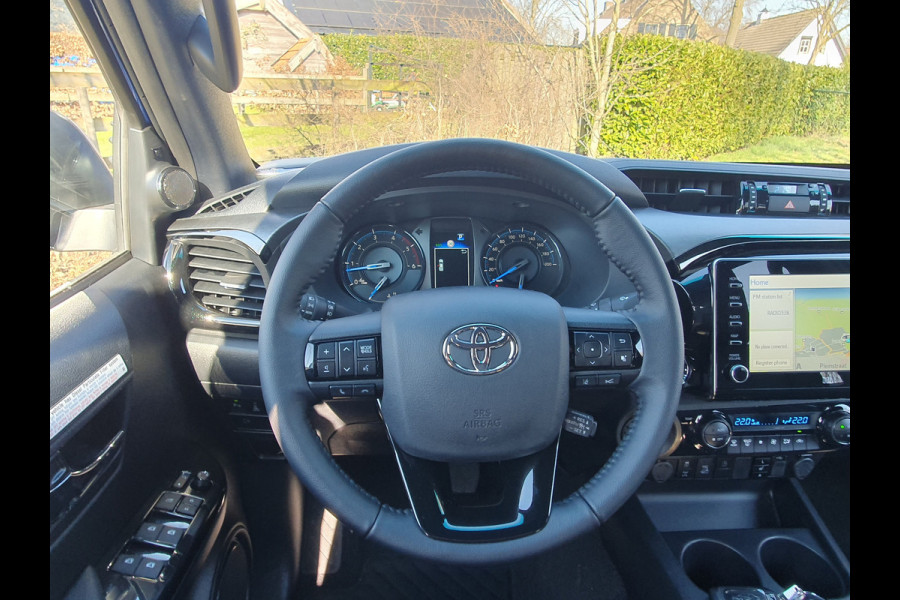 Toyota Hilux 2.8 D-4D Double Cab INVINCEBLE OP VOORRAAD