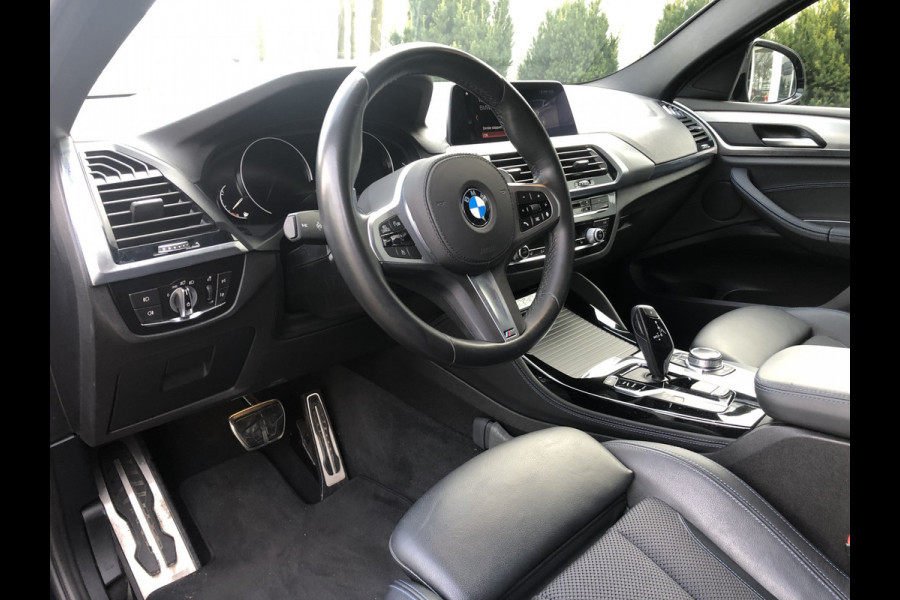 BMW X4 xDrive20i, M-Pakket, afneembare trekhaak, Navigatie-Pro, Alarm klasse 3 . Een proefrit levert het bewijs. Neem contact op en we maken een afspraak!