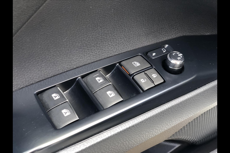 Toyota Camry 2.5 Hybrid 218pk Executive | Dodehoekherkenning, Leer, Stoelverwarming, Navigatie, Parkeersensoren, BTW Auto