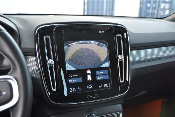 Volvo XC40 T5 262PK Automaat Recharge R-Design / BLIS/ Cruise control/ Apple CarPlay/ Stoel en stuurverwarming/ Parkeersensoren met camera/ Draadloos opladen/ Navigatie/ Bluetooth/ elektrische achterklep