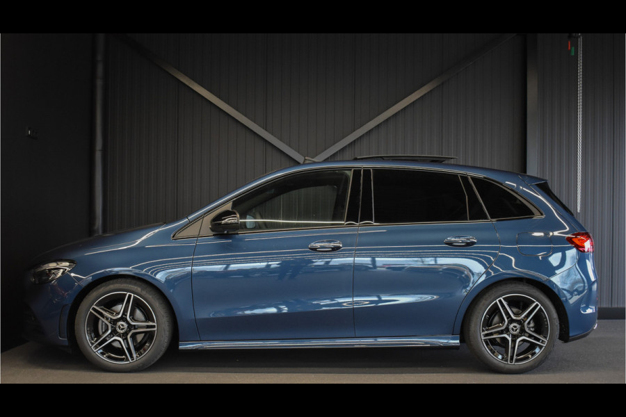 Mercedes-Benz B-Klasse 180 AMG Line | Facelift | Achteruitrijcamera | Stoelverwarming | Night-Pakket | Panaroma-schuifdak |