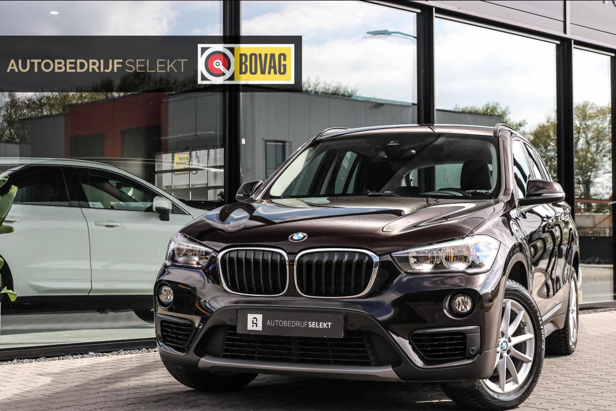 BMW X1 SDrive18i Automaat M-Sport Navigatie Stoelverwarming Parkeersensoren Bluetooth Sportstuur Fabrieksgarantie 140pk