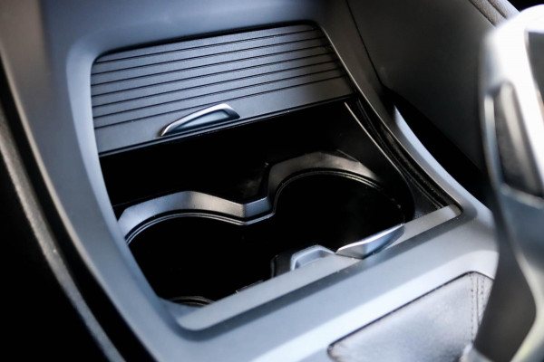 BMW X1 SDrive18i Automaat M-Sport Navigatie Stoelverwarming Parkeersensoren Bluetooth Sportstuur Fabrieksgarantie 140pk