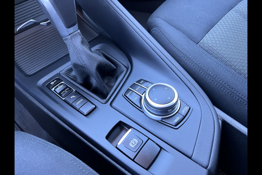 BMW X1 xDrive25e Business, Harman/Kardon, DAB-Tuner, Climaat control, Navigatie-Plus . Een proefrit levert het bewijs. Neem contact op en we maken een afspraak!