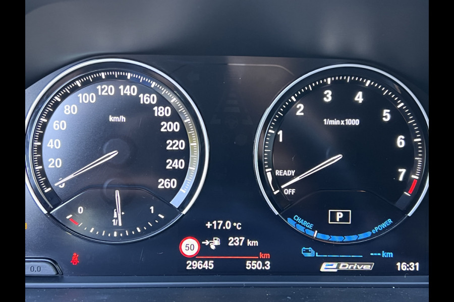 BMW X1 xDrive25e Business, Harman/Kardon, DAB-Tuner, Climaat control, Navigatie-Plus . Een proefrit levert het bewijs. Neem contact op en we maken een afspraak!
