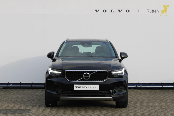 Volvo XC40 T3 163PK Automaat Momentum Business Navigatie, Apple Carplay, Adaptive Cruise Control, 18" lm velgen, Stoelverwarming voor, LED verlichting