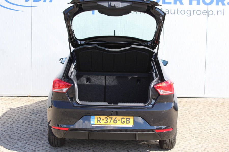 Seat Ibiza 1.0-96pk TSI Style. NIEUWSTE MODEL In nieuwstaat ! Volautm. airco, camera, elektr. ramen v+a, LED verlichting, stoelverwarming, metallic lak, Isofix, LM wielen, Apple Carplay / Android auto etc.