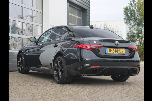 Alfa Romeo Giulia 2.0 Turbo Aut. 320pk AWD Veloce | Schuif-/Kanteldak | Xenon | Navi | Leder | Apple Carplay | 19" | Adas 2 | Stoel-/stuurverwarming | Camera | Harman Kardon