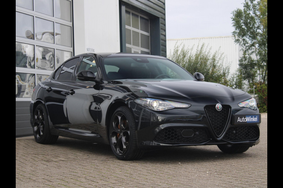 Alfa Romeo Giulia 2.0 Turbo Aut. 320pk AWD Veloce | Schuif-/Kanteldak | Xenon | Navi | Leder | Apple Carplay | 19" | Adas 2 | Stoel-/stuurverwarming | Camera | Harman Kardon