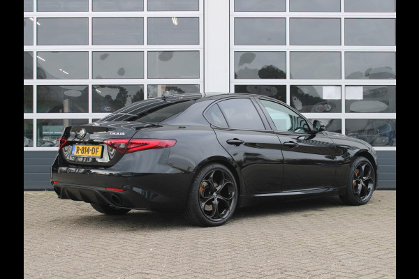 Alfa Romeo Giulia 2.0 Turbo Aut. 320pk AWD Veloce | Schuif-/Kanteldak | Xenon | Navi | Leder | Apple Carplay | 19" | Adas 2 | Stoel-/stuurverwarming | Camera | Harman Kardon