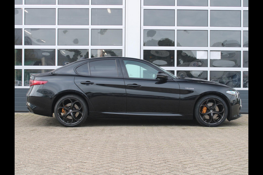 Alfa Romeo Giulia 2.0 Turbo Aut. 320pk AWD Veloce | Schuif-/Kanteldak | Xenon | Navi | Leder | Apple Carplay | 19" | Adas 2 | Stoel-/stuurverwarming | Camera | Harman Kardon