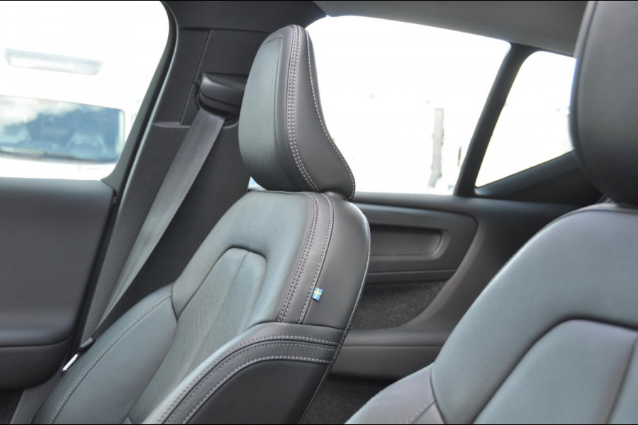 Volvo XC40 T5 262PK Recharge Inscription /Adaptieve cruise control/ BLIS/ Panoramadak/ Parkeersensoren met 360 Camera/ Stoel en stuurwielverwarming/ Elektrische stoelen/ Elektrische achterklep/ Keyless entry/ Apple carplay