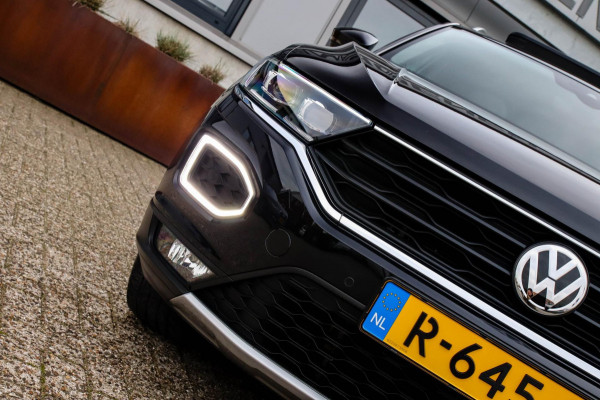 Volkswagen T-Roc 2.0TSI 4Motion Sport 190pk DSG! 1e|DLR|Panoramadak|Virtual Cockpit|LED Plus|Sportstoelen|PDC|CarPlay|Beats|18inch