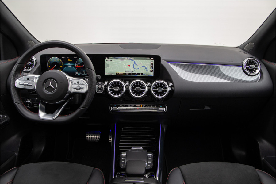 Mercedes-Benz GLA 200 d AMG Premium Nightpakket Panorama Sfeerverlichting Widescreen 2022