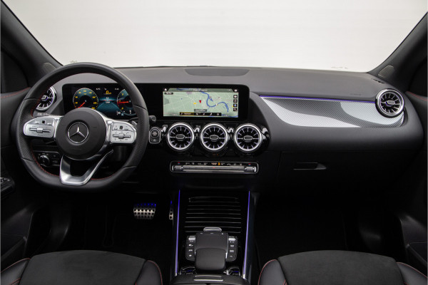 Mercedes-Benz GLA 200 d AMG Premium Nightpakket Panorama Sfeerverlichting Widescreen 2022