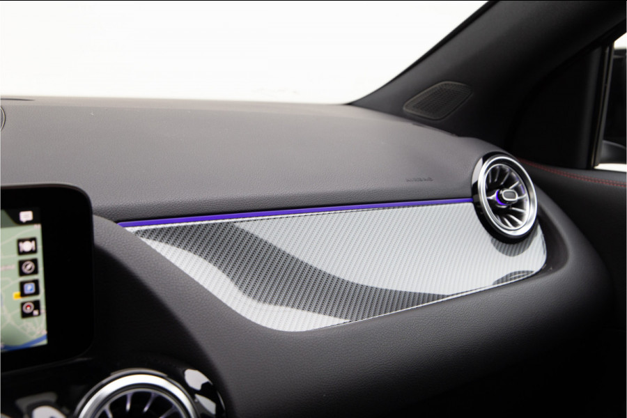 Mercedes-Benz GLA 200 d AMG Premium Nightpakket Panorama Sfeerverlichting Widescreen 2022