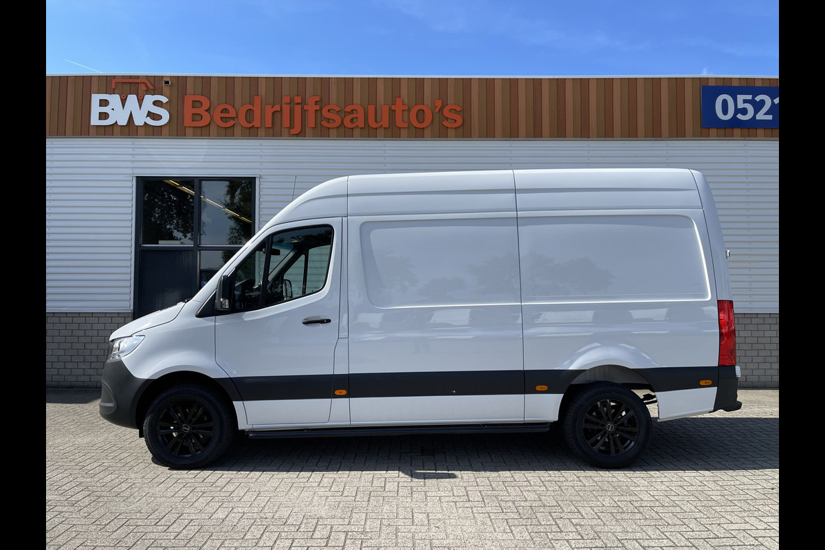 Mercedes-Benz Sprinter 317 1.9 CDI 170pk L2H2 / rijklaar € 34.950 ex btw / lease vanaf € 856 / climate control / trekhaak kan omgekeurd worden naar 3500 kg / achteruit rijcamera / 18 inch velgen / zwarte sidebars !