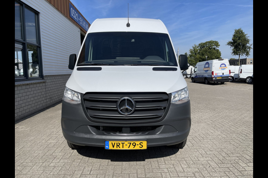 Mercedes-Benz Sprinter 317 1.9 CDI 170pk L2H2 / rijklaar € 40.950 ex btw / lease vanaf € 856 / climate control / trekhaak kan omgekeurd worden naar 3500 kg / achteruit rijcamera / 18 inch velgen / zwarte sidebars !