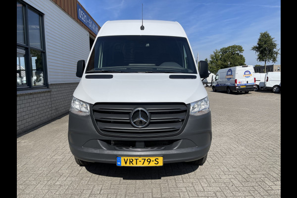 Mercedes-Benz Sprinter 317 1.9 CDI 170pk L2H2 / rijklaar € 40.950 ex btw / lease vanaf € 856 / climate control / trekhaak / achteruit rijcamera / 18 inch velgen / zwarte sidebars !