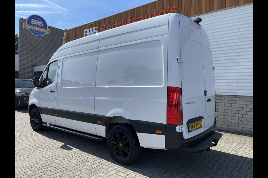 Mercedes-Benz Sprinter 317 1.9 CDI 170pk L2H2 / rijklaar € 40.950 ex btw / lease vanaf € 856 / climate control / trekhaak kan omgekeurd worden naar 3500 kg / achteruit rijcamera / 18 inch velgen / zwarte sidebars !