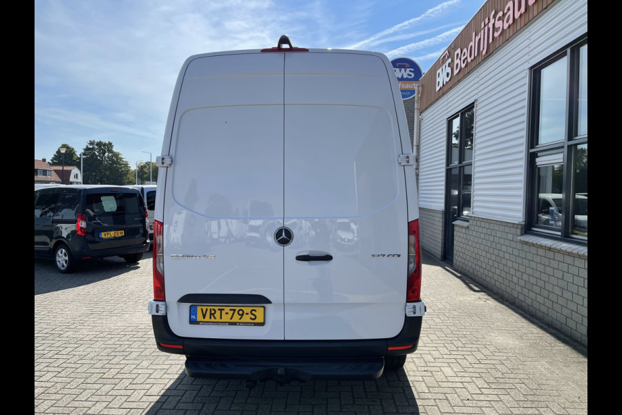 Mercedes-Benz Sprinter 317 1.9 CDI 170pk L2H2 / rijklaar € 40.950 ex btw / lease vanaf € 856 / climate control / trekhaak / achteruit rijcamera / 18 inch velgen / zwarte sidebars !