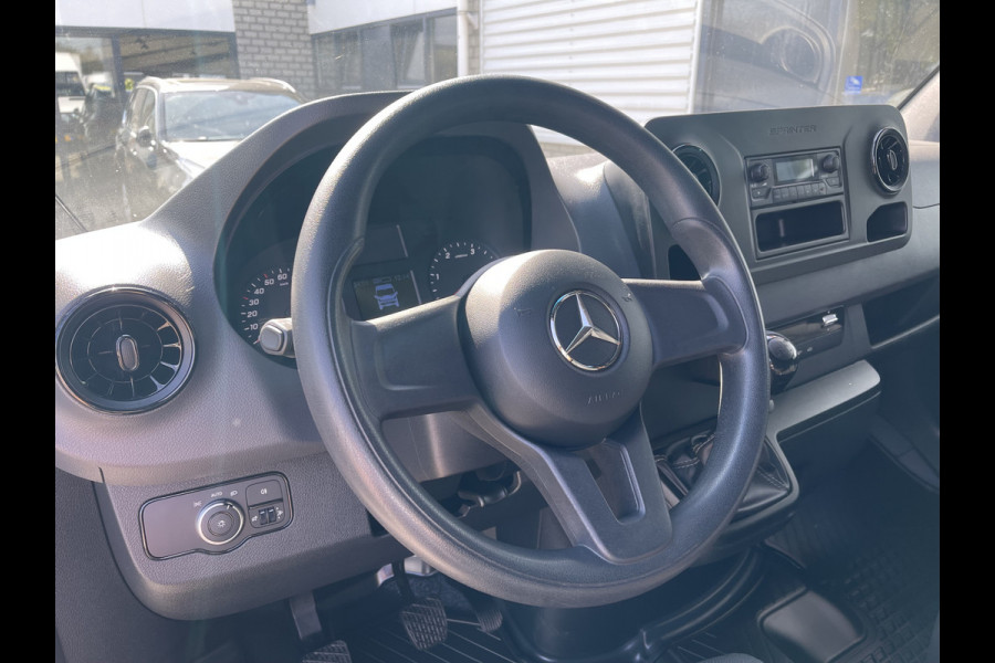 Mercedes-Benz Sprinter 317 1.9 CDI 170pk L2H2 / rijklaar € 40.950 ex btw / lease vanaf € 856 / climate control / trekhaak / achteruit rijcamera / 18 inch velgen / zwarte sidebars !