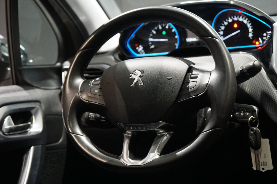 Peugeot 2008 1.2 PureTech Allure + PANORAMA