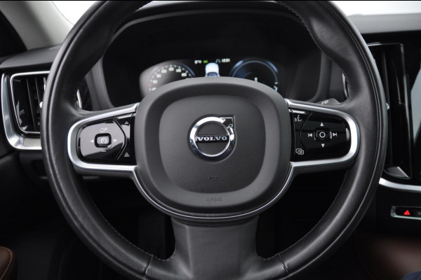 Volvo V60 T8 390PK Automaat Recharge AWD Inscription Panoramadak / Lederen bekleding / Standkachel / Elektrich verstelbare stoel met geheugen / Donkere ramen achter / Stoel verwarming / Keyless entry & start / Electr. achterklep / etc / etc
