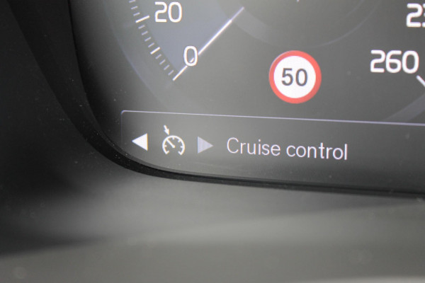 Volvo XC40 T4 211pk Automaat Recharge R-Design Expression Navigatie / Standkachel / 18" lichtmetalen velgen / Cruise Control / Climate Control / Keyless Entry /