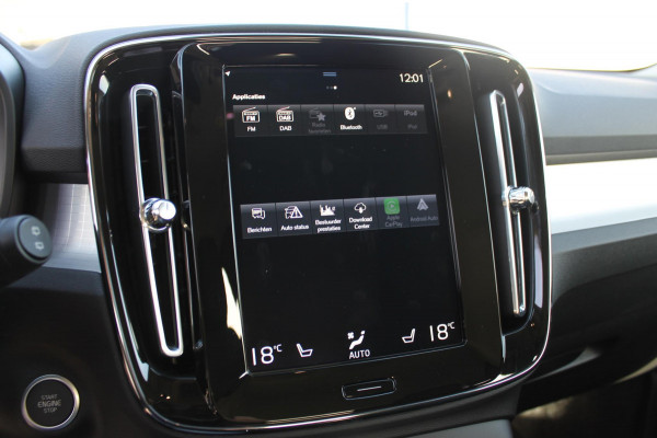 Volvo XC40 T4 Recharge 211PK Automaat Inscription Navigatie / Cruise control / Standkachel / 18'' Lichtmetalen velgen / Apple Carplay