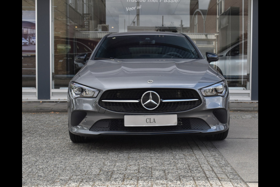 Mercedes-Benz CLA-Klasse Shooting Brake 180 Luxury-Line | Achteruitrijcamera | Stoelverwarming | Night-Pakket |