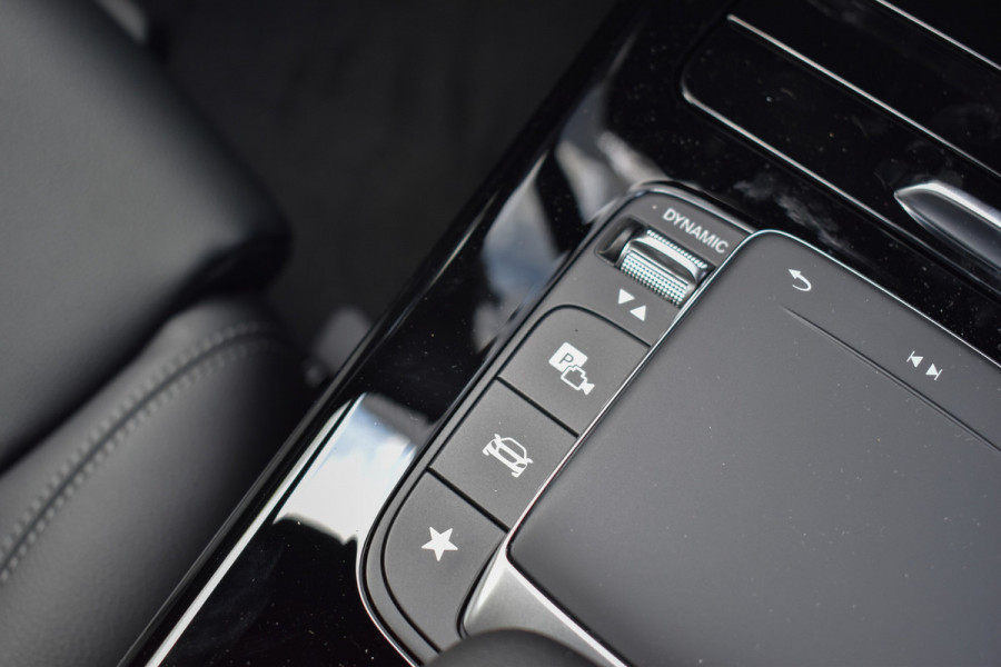 Mercedes-Benz CLA-Klasse Shooting Brake 180 Luxury-Line | Achteruitrijcamera | Stoelverwarming | Night-Pakket |