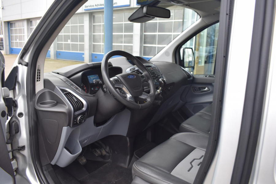 Ford Transit Custom 2.2 TDCI 155 pk! L2H1 Champions Edition Trekhaak | Cruise Control | Camera | Airco | Lederen Bekleding |