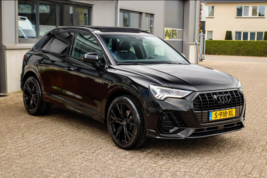 Audi Q3 35 TFSI 1.5 TFSI S Line Pro Line S 150pk S-Tronic 1e|Panoramadak|Virtual Cockpit|LED Matrix|Lederen sportstoelen|Black|360