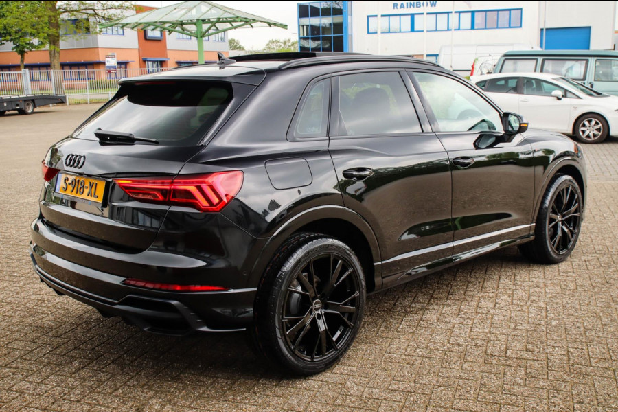 Audi Q3 35 TFSI 1.5 TFSI S Line Pro Line S 150pk S-Tronic 1e|Panoramadak|Virtual Cockpit|LED Matrix|Lederen sportstoelen|Black|360