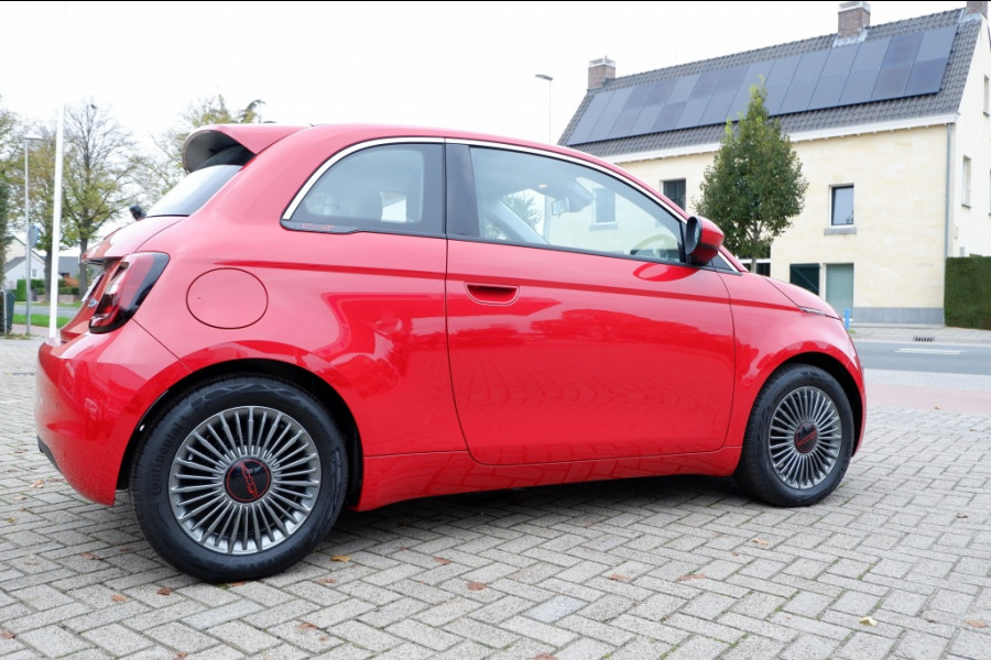 Fiat 500 E RED by RED 24 kWh Fabrieksgarantie Rijklaarprijs!