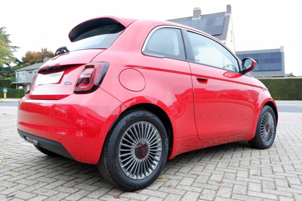 Fiat 500 E RED by RED 24 kWh Fabrieksgarantie Rijklaarprijs!