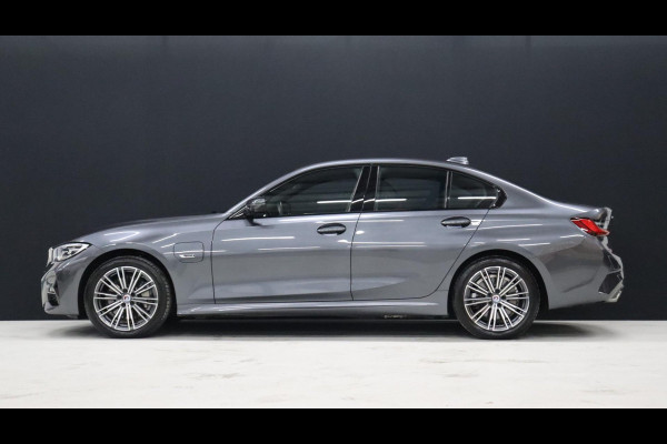 BMW 3-serie 330e xDrive M-Sport [STUUR/STOEL VERW. CAMERA, M-STUUR, ELEK STOEL., LEDER/ALCANTARA, APPLE CAR, M-VELG, NIEUWSTAAT]