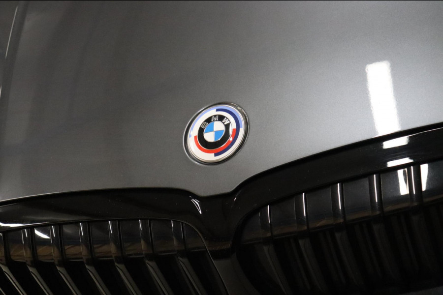 BMW 3-serie 330e xDrive Touring M-Sport [M-STUUR, CAMERA, SFEERLICHT, ELEK. SPORTSTOEL, STOELVERW, 19'' M-VELGEN, NIEUWSTAAT]