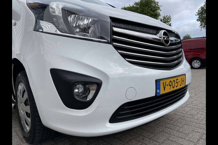 Opel Vivaro 1.6 CDTI 125pk L2H1 DC 5 persoons Sport EcoFlex / rijklaar € 18.950 ex btw / lease vanaf € 401 / stoelverwarming / airco / cruise / trekhaak / navi / pdc !