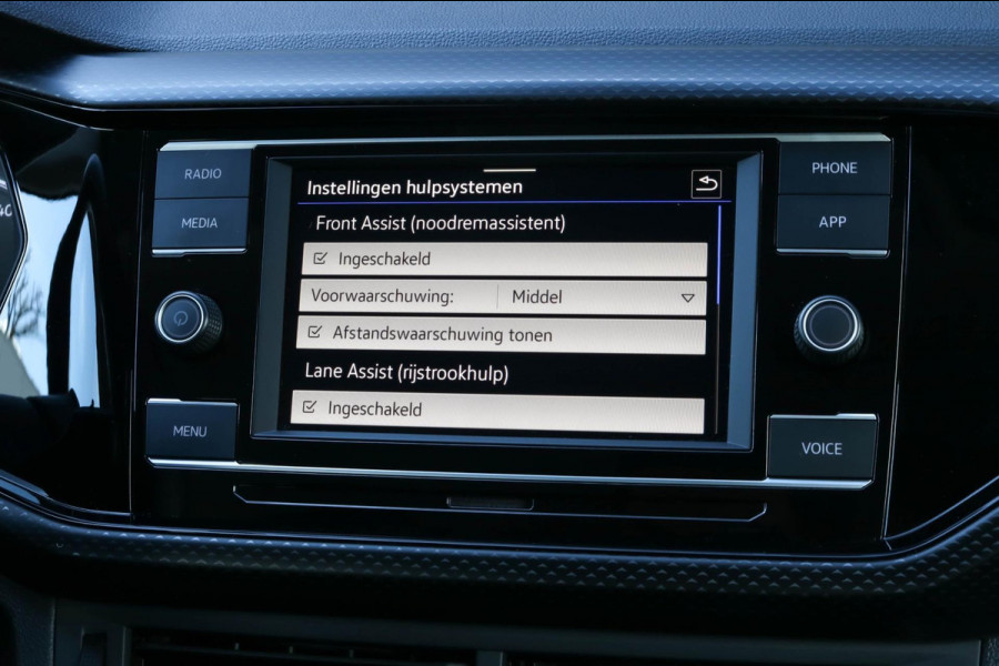 Volkswagen T-Cross 1.0 TSI Life - Parkeersensoren - Stoelverwarming - Bluetooth